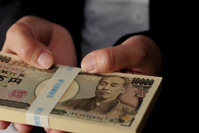 闇金業者に大金を渡してしまう。栃木市の闇金被害の相談は弁護士や司法書士に無料でできます